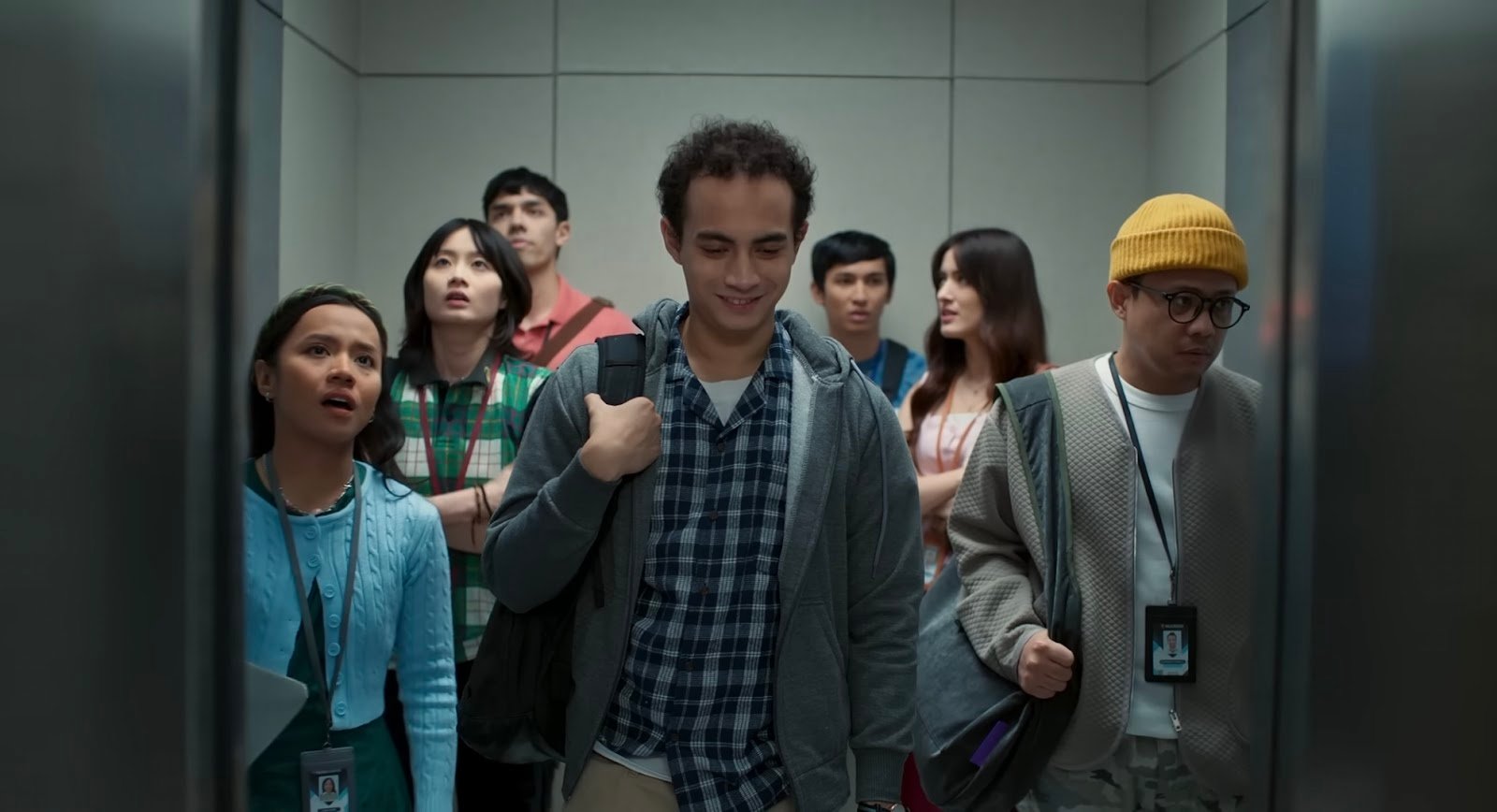 TINGGAL MENINGGAL, Satire Gelap tentang Kita yang Haus Validasi